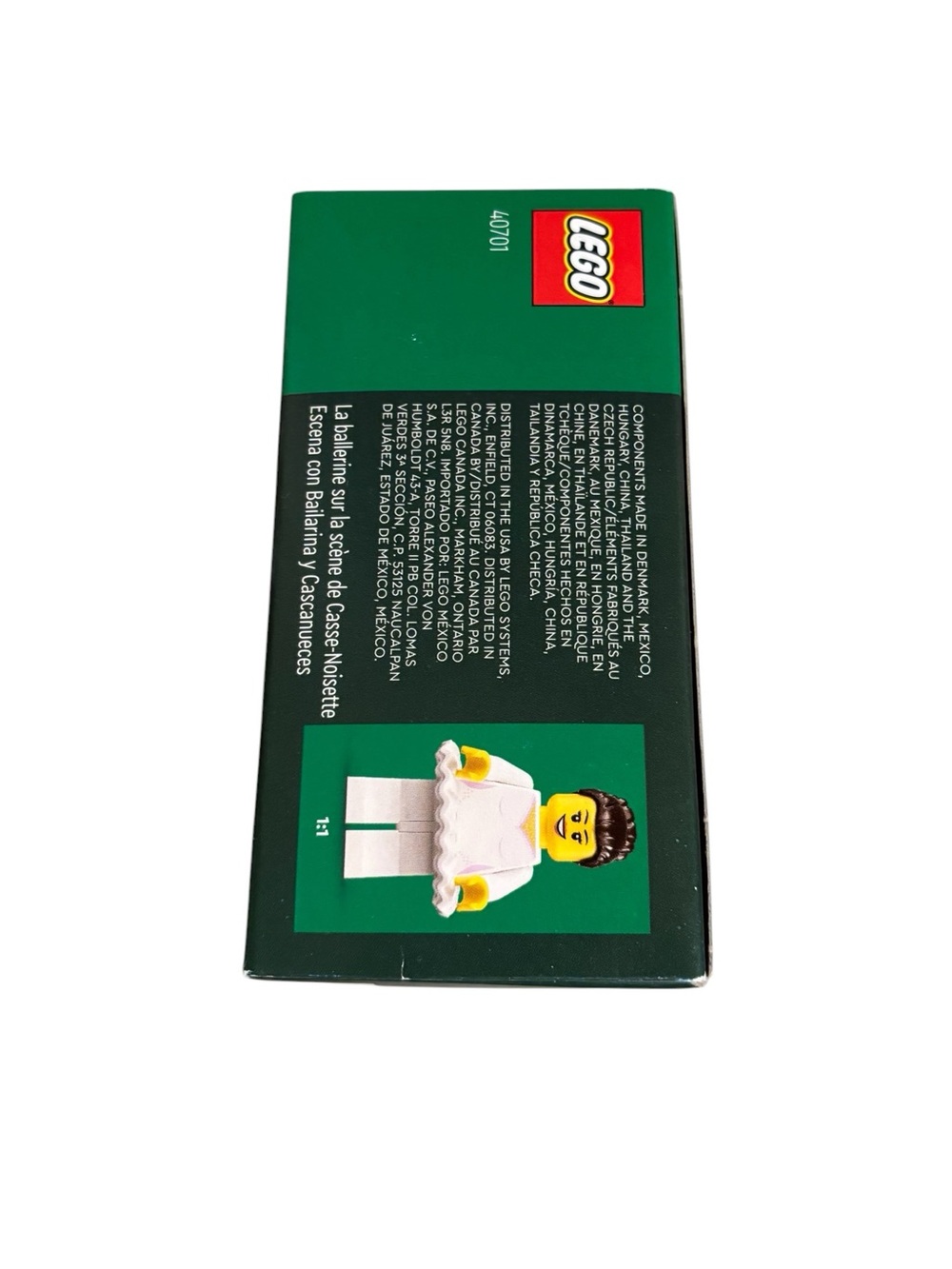 Lego Ballerina & Nutcracker Scene Set (#40701) - Picture 5 of 7